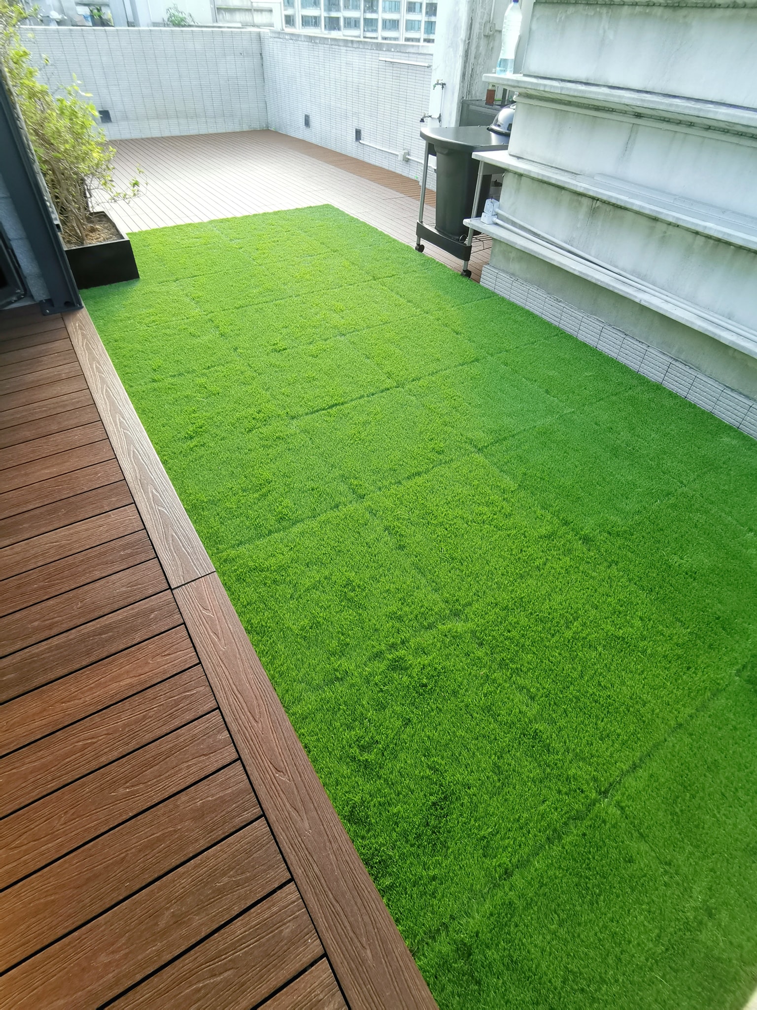香港白石角 天賦海灣 天台 Newtechwood 戶外地板 人造草地板 grass deck