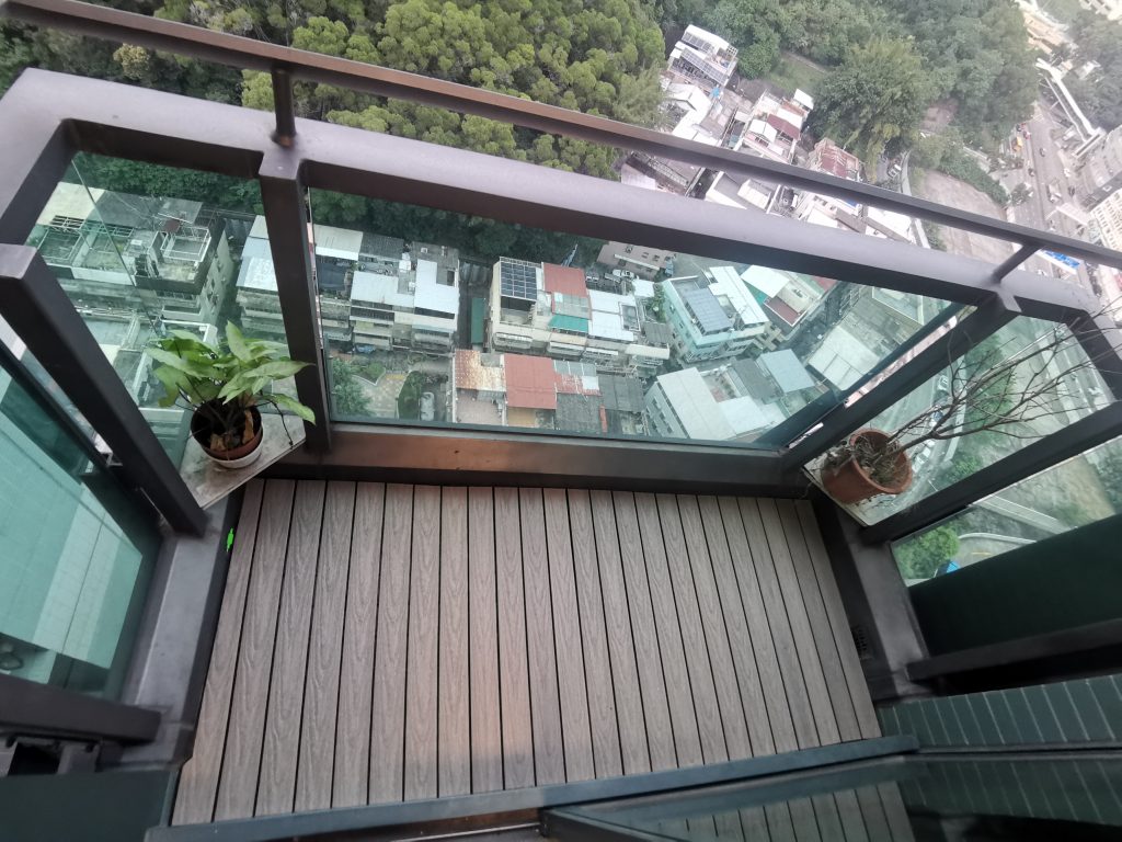 露台地板設計|香港屋苑參考照片- HomeBuild Outdoor Products Limited 榮新戶外用品有限公司